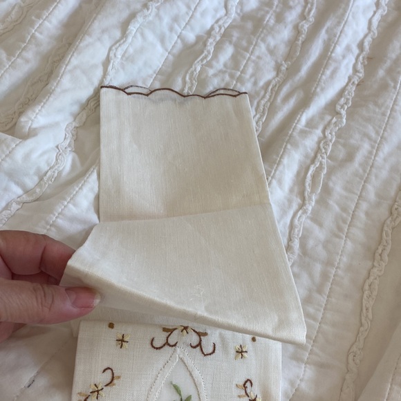 Embroidered Floral linen fingertip towel yellow brown white peoples rep China - Picture 6 of 8